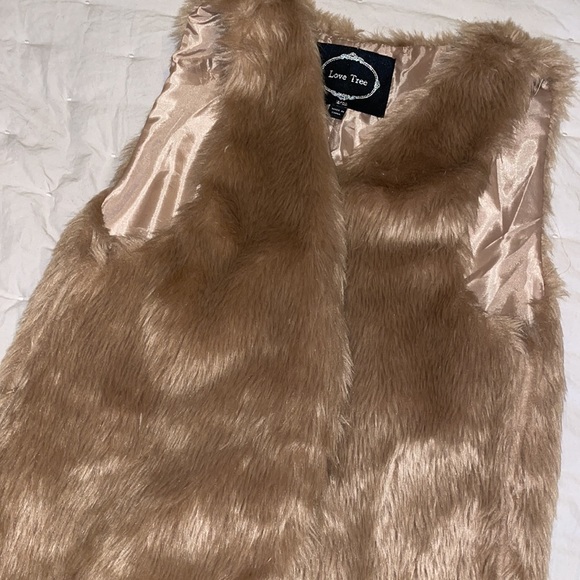 Love Tree Faux Fur Vest - Picture 3 of 7